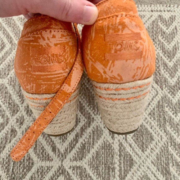 TOMS Graffiti Platform Espadrille Wedges - Picture 7 of 7